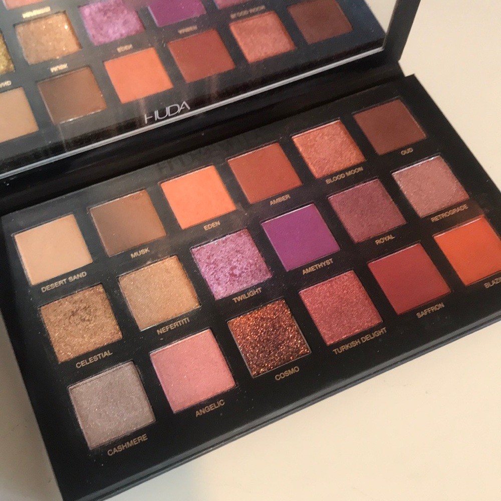 Huda beauty desert dusk palette